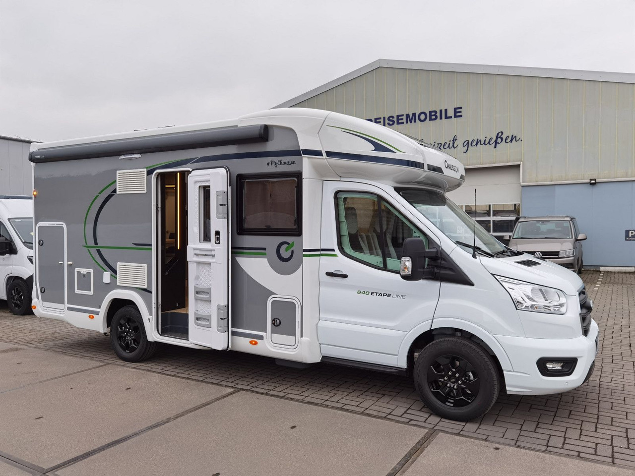 Chausson 640 ETAPE LINE /-2025- / XXL - HUBBETT & RAUMBAD - Félintegrált lakóautó: 4 kép. Chausson 640 ETAPE LINE /-2025- / XXL - HUBBETT & RAUMBAD - Félintegrált lakóautó: 4 kép.