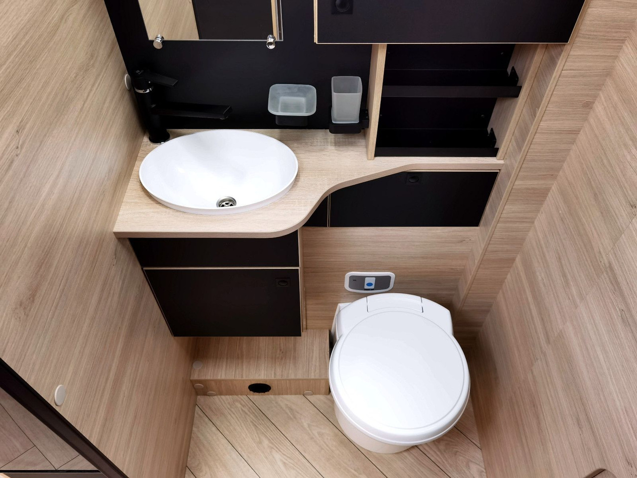Félintegrált lakóautó Chausson 640 TITANIUM / - 2026 - / XXL- HUBBETT & RAUMBAD: 15 kép.