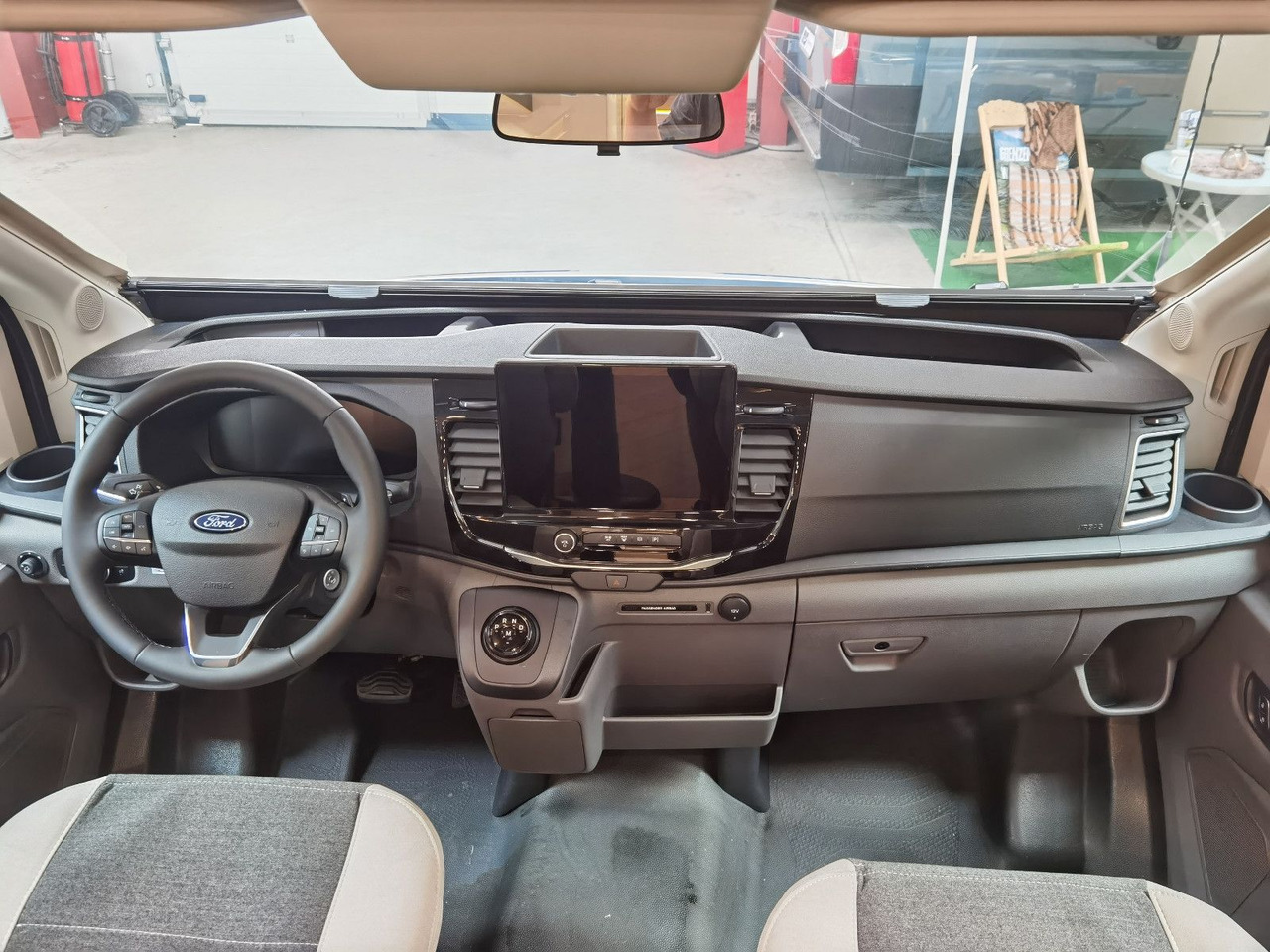 Chausson 640 TITANIUM / -2026- / XXL - HUBBETT & RAUMBAD - Félintegrált lakóautó: 5 kép. Chausson 640 TITANIUM / -2026- / XXL - HUBBETT & RAUMBAD - Félintegrált lakóautó: 5 kép.