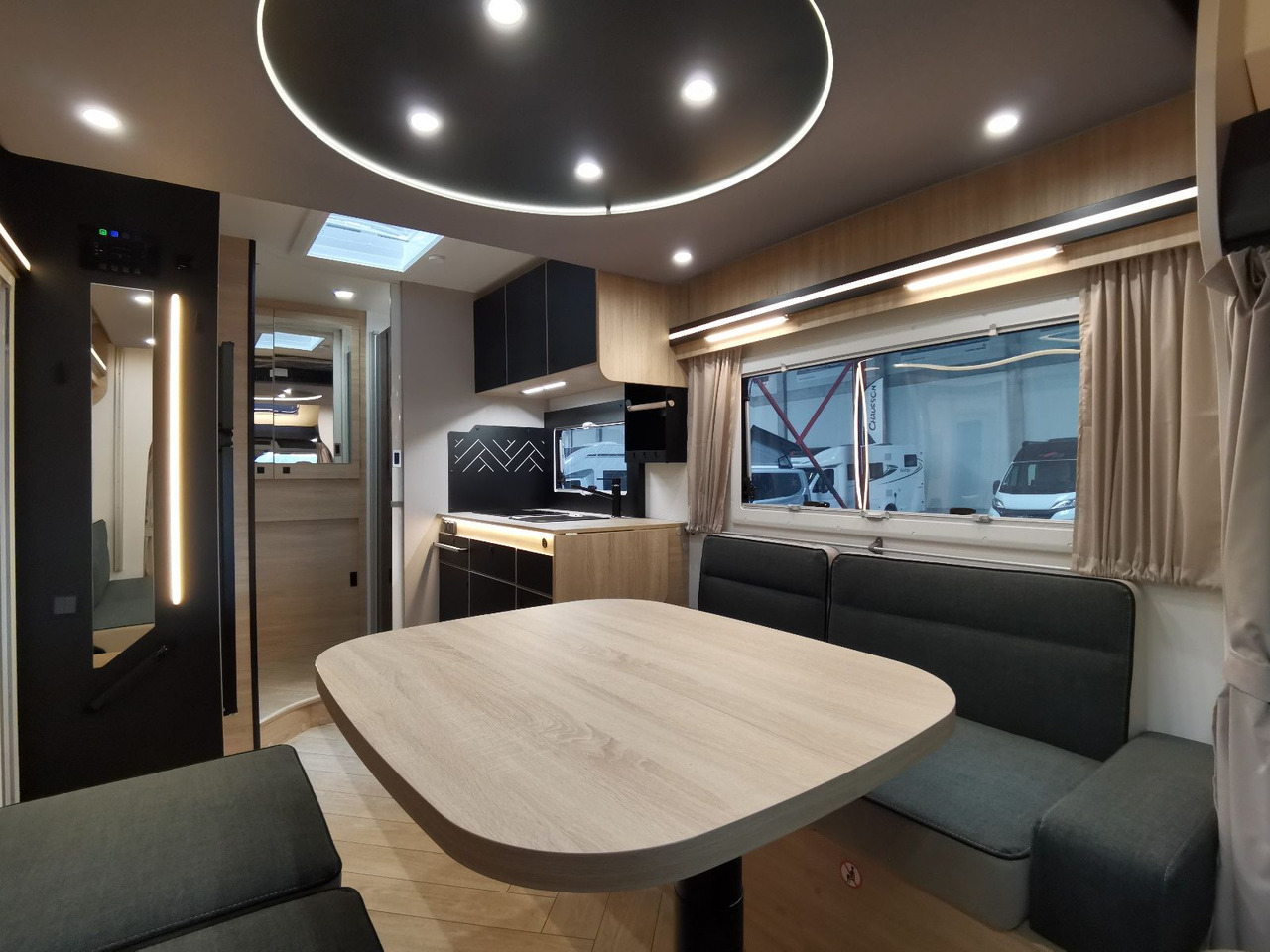 Chausson 640 TITANIUM / MODELL 2026 / 165PS /XXL-HUBBETT - Félintegrált lakóautó: 5 kép. Chausson 640 TITANIUM / MODELL 2026 / 165PS /XXL-HUBBETT - Félintegrált lakóautó: 5 kép.