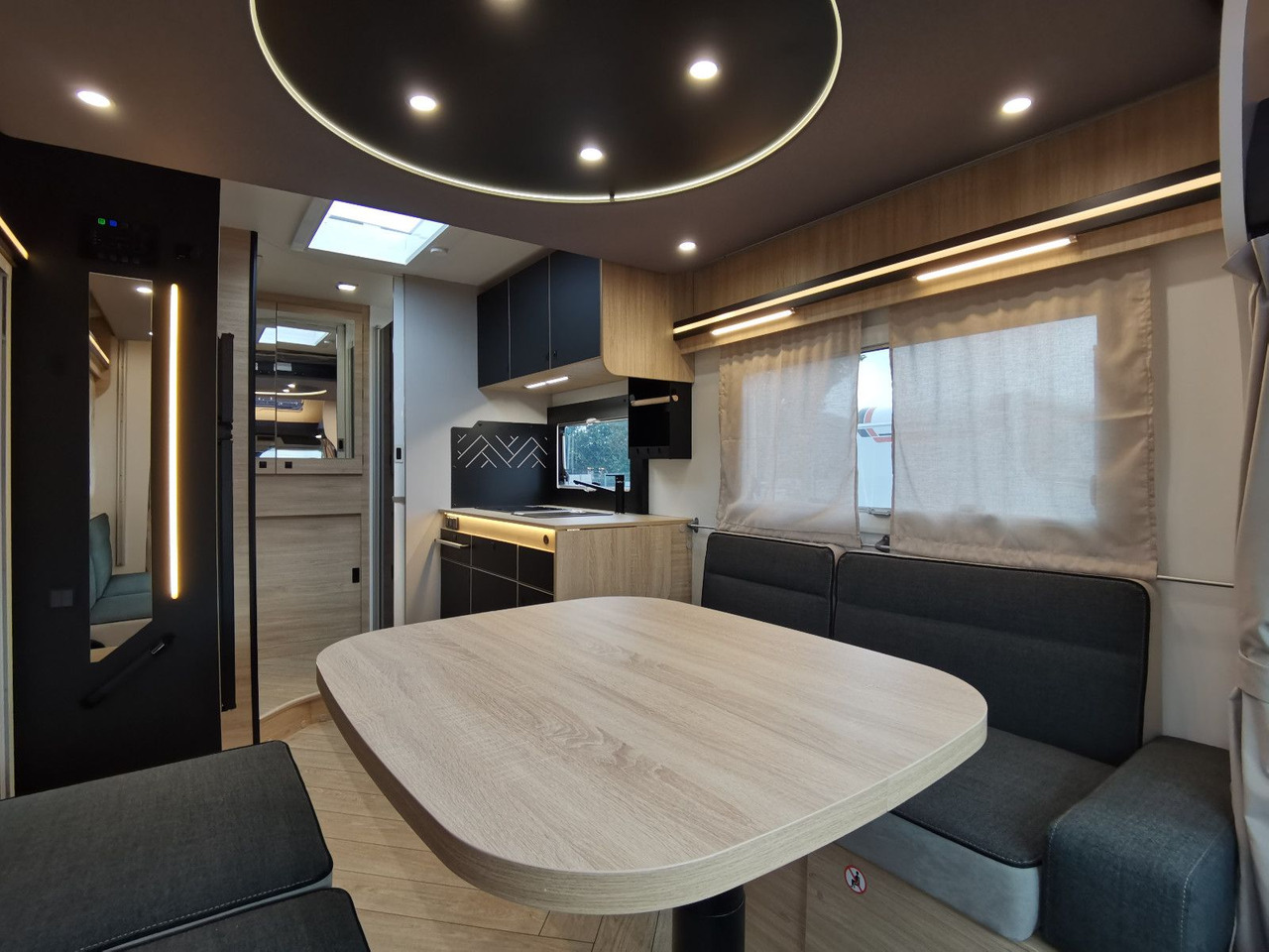 Chausson 640 TITANIUM / MODELL 2026 / 165PS /XXL-HUBBETT - Félintegrált lakóautó: 5 kép. Chausson 640 TITANIUM / MODELL 2026 / 165PS /XXL-HUBBETT - Félintegrált lakóautó: 5 kép.