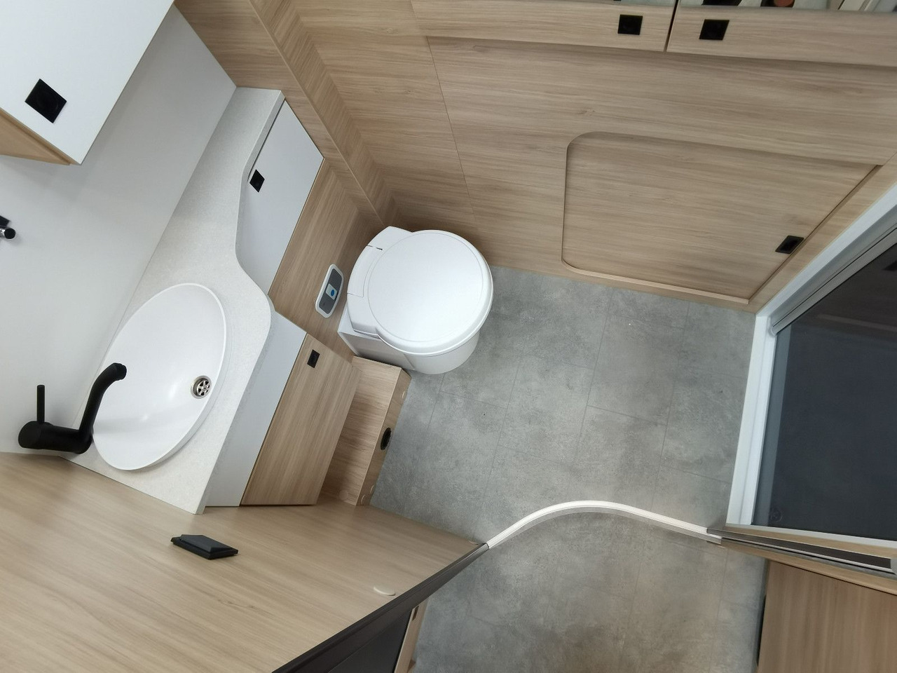 Félintegrált lakóautó Chausson 640 ULTIMATE / -2026- / 180PS-8G AUTOMATIK / AHK: 19 kép. Félintegrált lakóautó Chausson 640 ULTIMATE / -2026- / 180PS-8G AUTOMATIK / AHK: 19 kép.