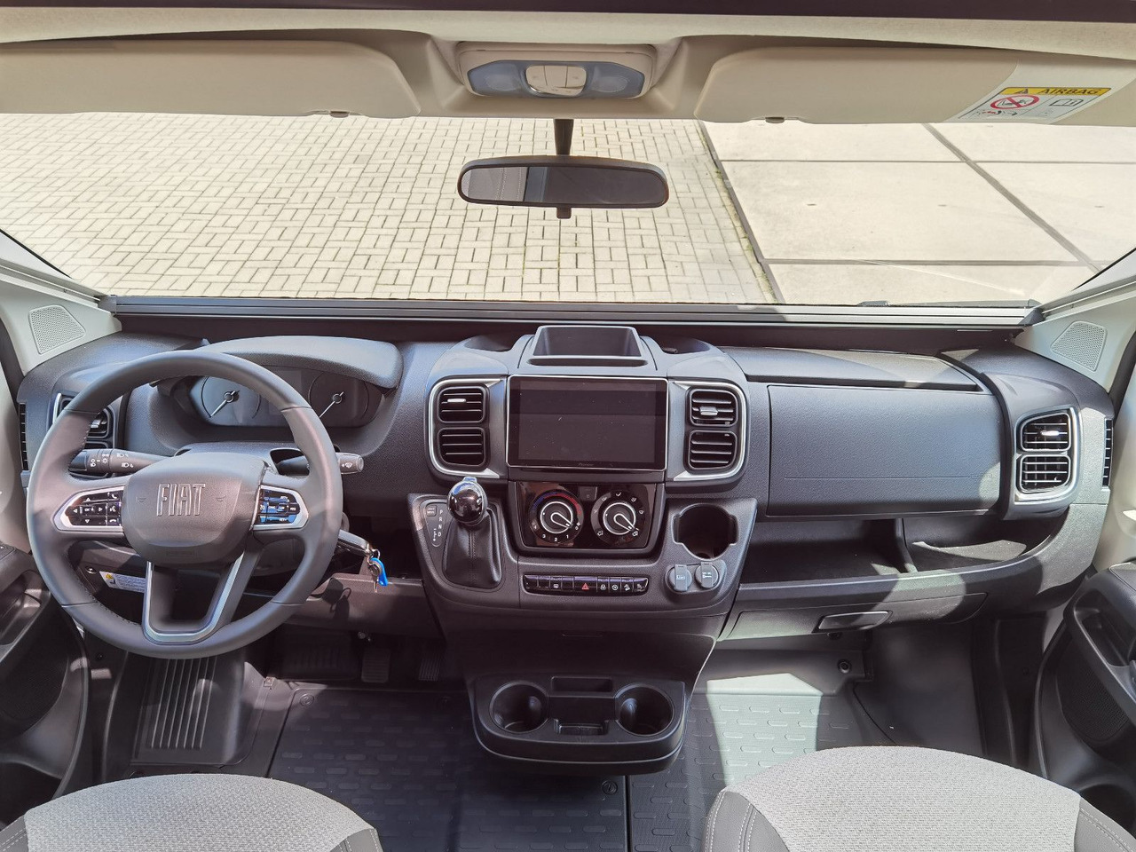 Félintegrált lakóautó Chausson 640 ULTIMATE / -2026- / 180PS-8G AUTOMATIK / AHK: 10 kép. Félintegrált lakóautó Chausson 640 ULTIMATE / -2026- / 180PS-8G AUTOMATIK / AHK: 10 kép.