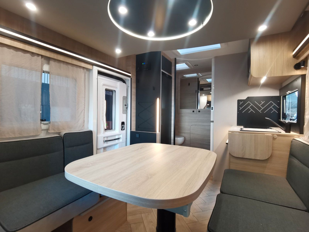 Félintegrált lakóautó Chausson 650 TITANIUM / - 2026 - / NUR 6.39 M. / HUBBETT: 14 kép. Félintegrált lakóautó Chausson 650 TITANIUM / - 2026 - / NUR 6.39 M. / HUBBETT: 14 kép.