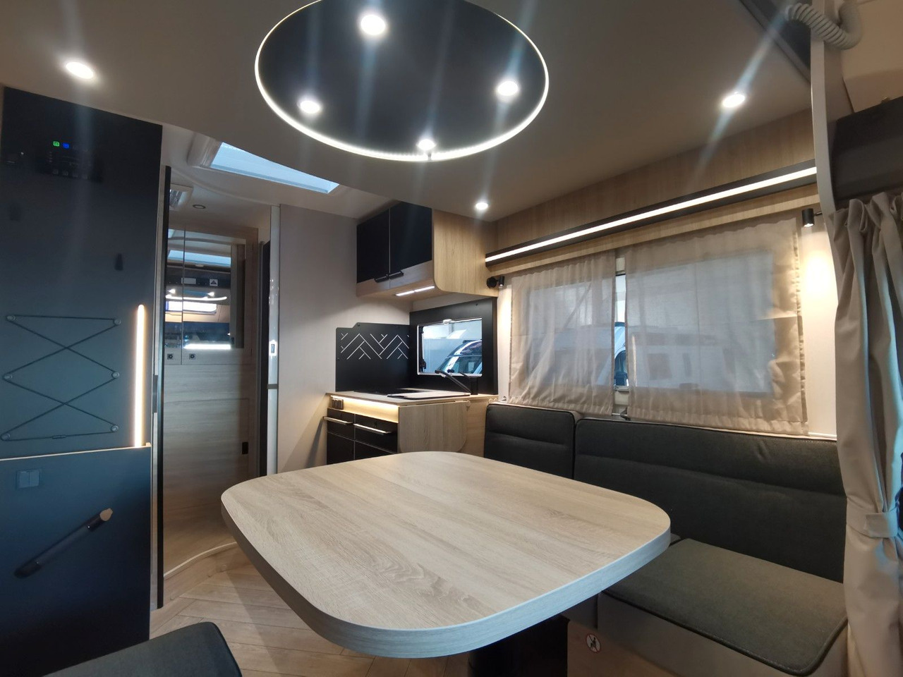 Félintegrált lakóautó Chausson 650 TITANIUM / - 2026 - / NUR 6.39 M. / HUBBETT: 16 kép. Félintegrált lakóautó Chausson 650 TITANIUM / - 2026 - / NUR 6.39 M. / HUBBETT: 16 kép.