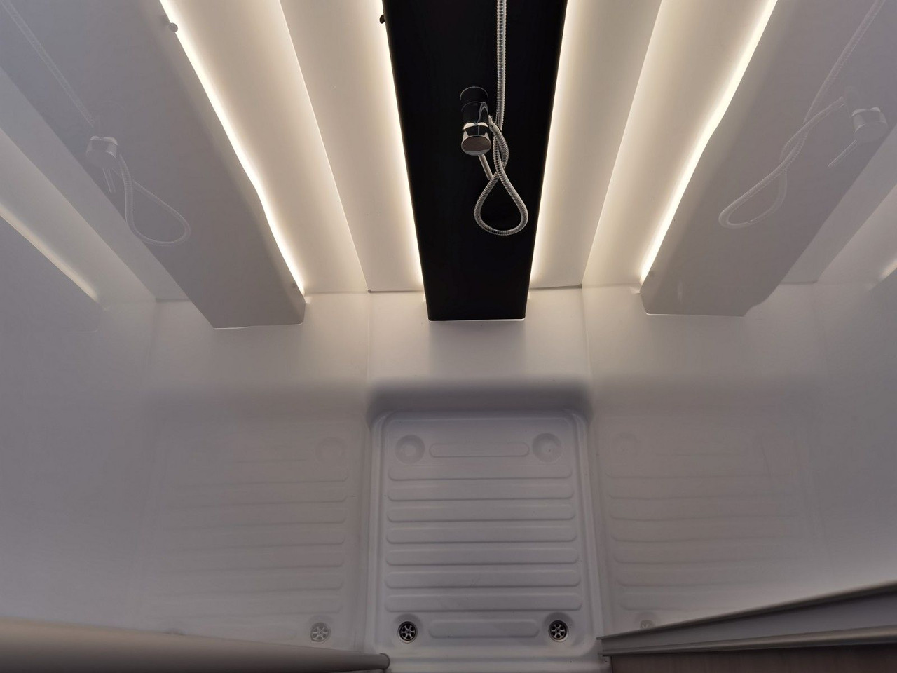 Félintegrált lakóautó Chausson 650 TITANIUM / - 2026 - / NUR 6.39 M. / HUBBETT: 24 kép. Félintegrált lakóautó Chausson 650 TITANIUM / - 2026 - / NUR 6.39 M. / HUBBETT: 24 kép.