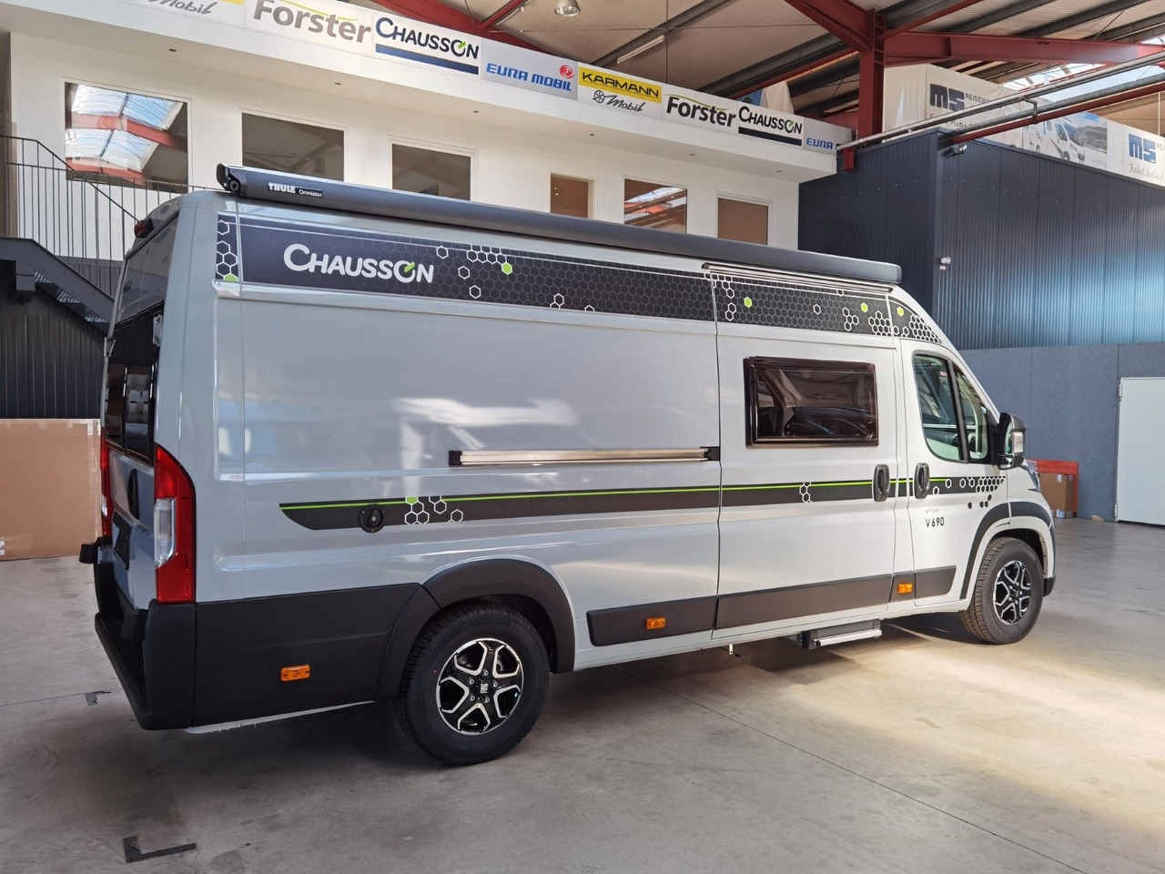 Chausson V690 SPORT LINE /-2025-/ 140PS-8G/ XXL - HUBBETT - Kempingautó: 4 kép. Chausson V690 SPORT LINE /-2025-/ 140PS-8G/ XXL - HUBBETT - Kempingautó: 4 kép.