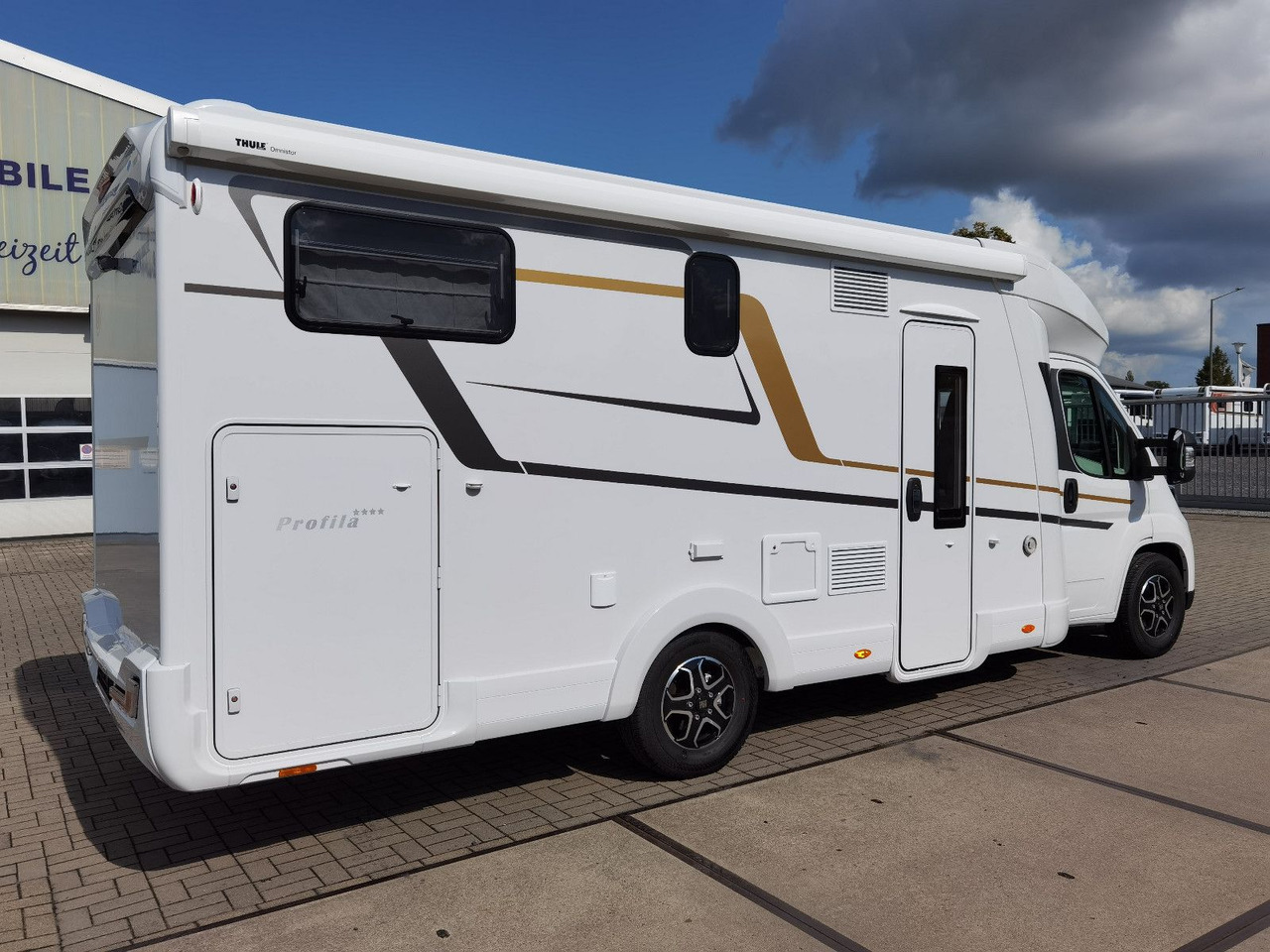 Eura Mobil PROFILA T 720 EB /MOD. 2026/ 180PS-8G.AUTOMATIK - Félintegrált lakóautó: 5 kép. Eura Mobil PROFILA T 720 EB /MOD. 2026/ 180PS-8G.AUTOMATIK - Félintegrált lakóautó: 5 kép.