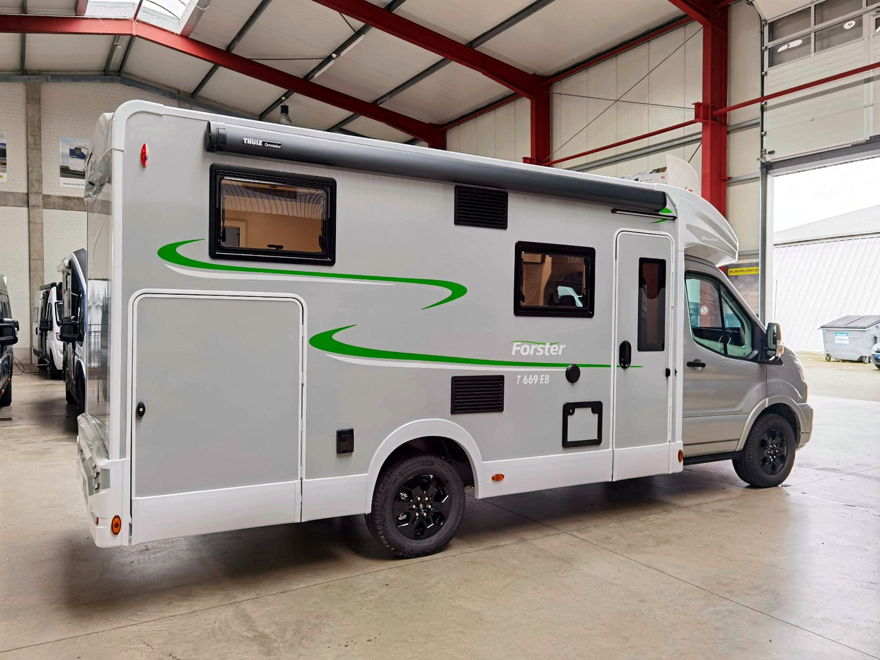 Forster T 669 EBN COUPÈ / -2025- / 165PS / EINZELBETTEN - Félintegrált lakóautó: 4 kép. Forster T 669 EBN COUPÈ / -2025- / 165PS / EINZELBETTEN - Félintegrált lakóautó: 4 kép.