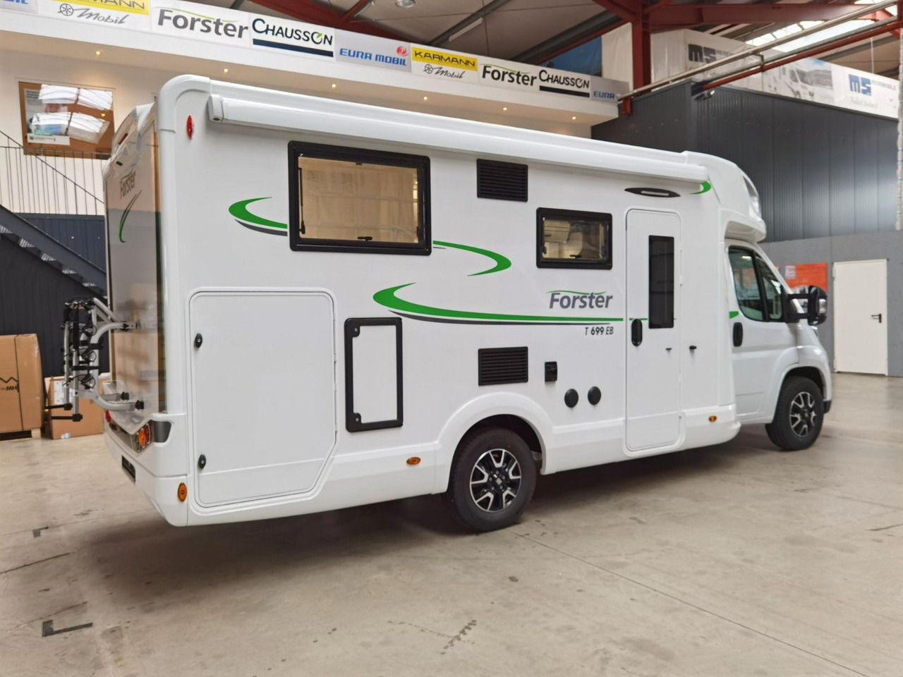Forster T 699 EB / 2025 / 140PS/ EINZELBETTEN & HUBBETT - Félintegrált lakóautó: 4 kép. Forster T 699 EB / 2025 / 140PS/ EINZELBETTEN & HUBBETT - Félintegrált lakóautó: 4 kép.