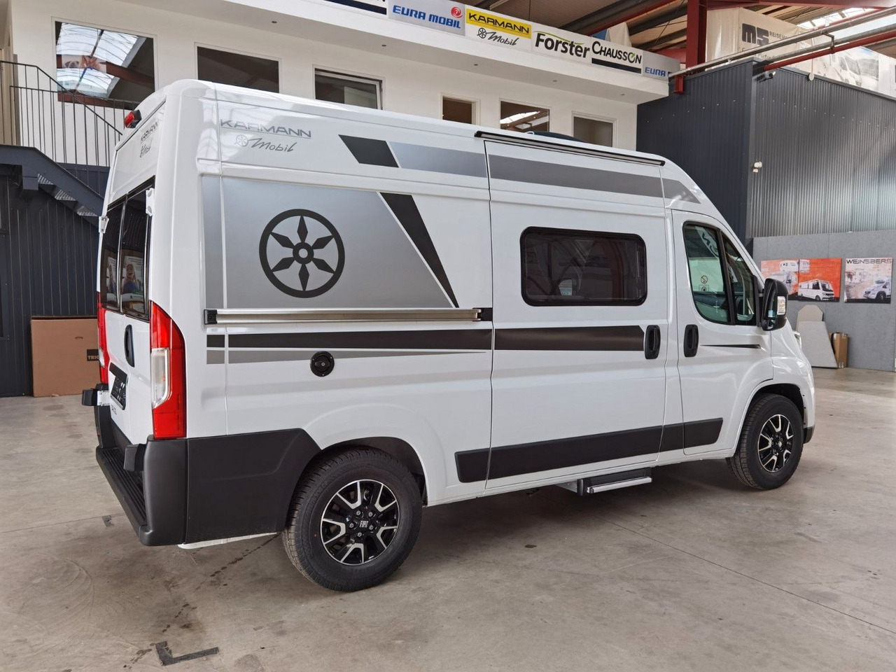 Karmann DAVIS 540 LIFESTYLE / MODELL 2026 / HECKBETT - Kempingautó: 4 kép. Karmann DAVIS 540 LIFESTYLE / MODELL 2026 / HECKBETT - Kempingautó: 4 kép.