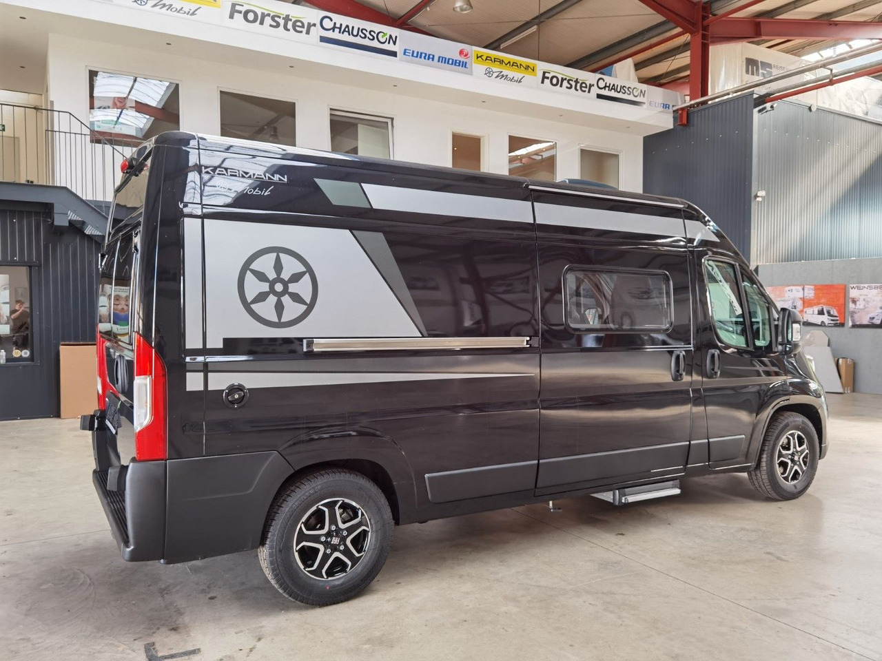 Karmann DAVIS 600 LIFESTYLE / MODELL 2026 / 8G.AUTOMATIK - Kempingautó: 4 kép. Karmann DAVIS 600 LIFESTYLE / MODELL 2026 / 8G.AUTOMATIK - Kempingautó: 4 kép.