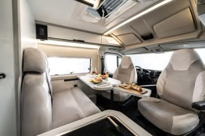 Karmann DAVIS 620 LIFESTYLE/-MODELL 2026- / EINZELBETTEN - Kempingautó: 4 kép. Karmann DAVIS 620 LIFESTYLE/-MODELL 2026- / EINZELBETTEN - Kempingautó: 4 kép.