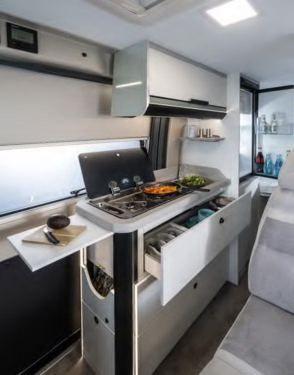 Karmann DAVIS 620 LIFESTYLE/-MODELL 2026- / EINZELBETTEN - Kempingautó: 4 kép. Karmann DAVIS 620 LIFESTYLE/-MODELL 2026- / EINZELBETTEN - Kempingautó: 4 kép.
