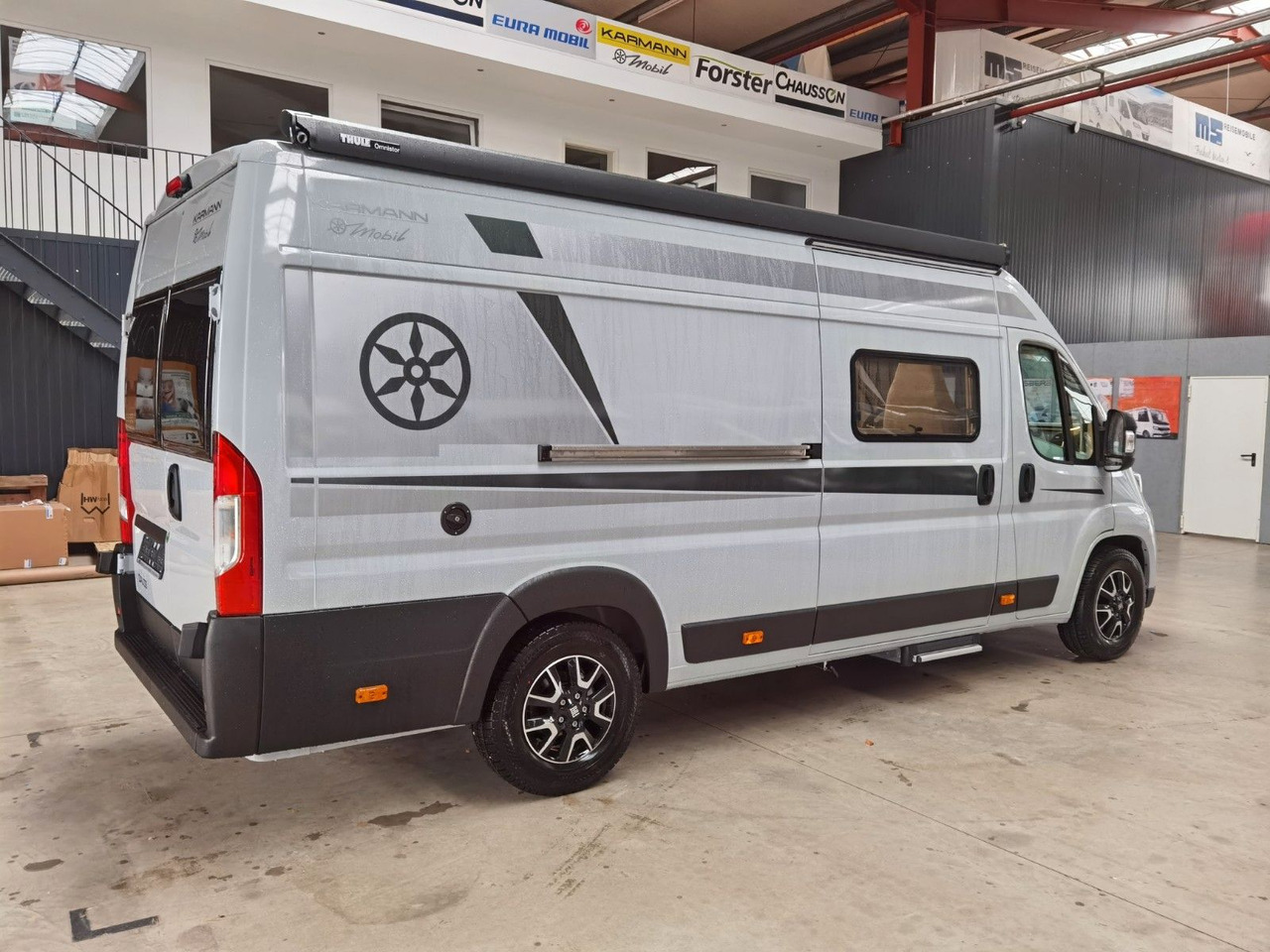 Karmann DAVIS 620 LIFESTYLE/-MODELL 2026- / EINZELBETTEN - Kempingautó: 4 kép. Karmann DAVIS 620 LIFESTYLE/-MODELL 2026- / EINZELBETTEN - Kempingautó: 4 kép.