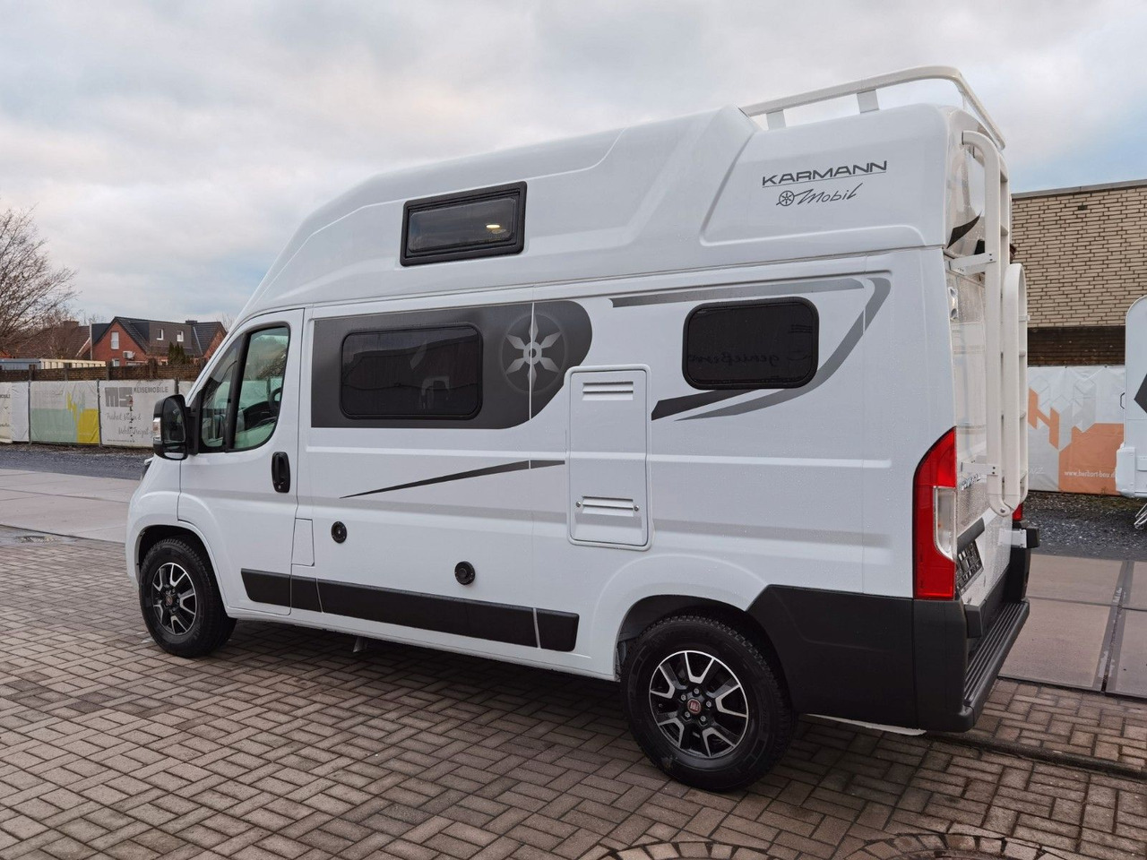 Karmann DEXTER 550 / 140PS / CONCEPT - PAKET & HUBBETT Karmann DEXTER 550 / 140PS / CONCEPT - PAKET & HUBBETT - Kempingautó: 5 kép. Karmann DEXTER 550 / 140PS / CONCEPT - PAKET & HUBBETT Karmann DEXTER 550 / 140PS / CONCEPT - PAKET & HUBBETT - Kempingautó: 5 kép.
