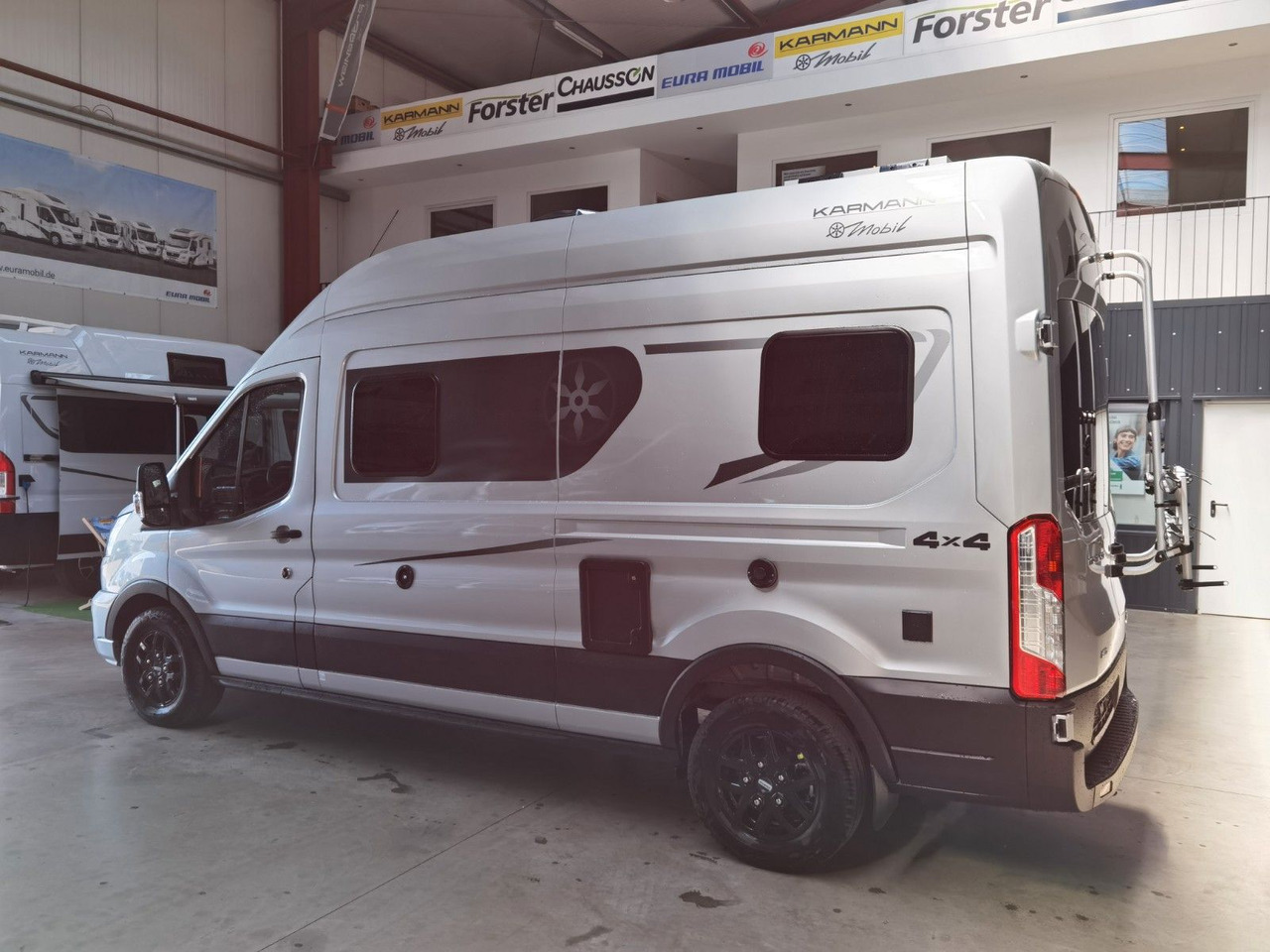 Karmann DEXTER 560 / 170PS - 4x4 / SOLAR & MARKISE & ALU - Kempingautó: 5 kép. Karmann DEXTER 560 / 170PS - 4x4 / SOLAR & MARKISE & ALU - Kempingautó: 5 kép.