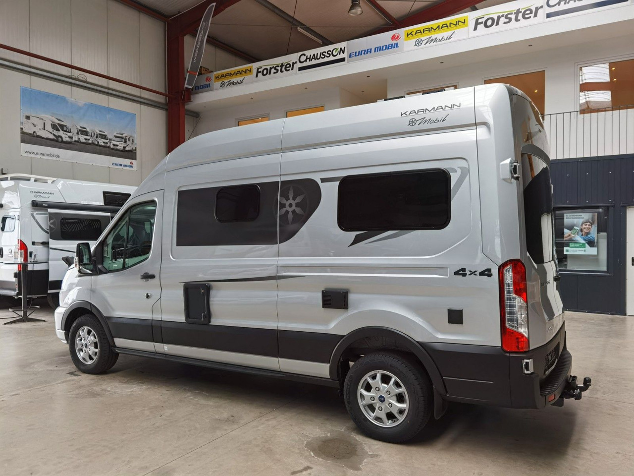 Karmann DEXTER 570 / 170PS-4x4 /SOLAR/ AHK/ EINZELBETTEN - Kempingautó: 5 kép. Karmann DEXTER 570 / 170PS-4x4 /SOLAR/ AHK/ EINZELBETTEN - Kempingautó: 5 kép.