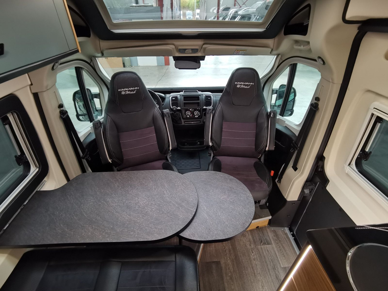 Karmann DEXTER 580 / MODELL 2026 / 8G.AUTOMATIK - Kempingautó: 5 kép. Karmann DEXTER 580 / MODELL 2026 / 8G.AUTOMATIK - Kempingautó: 5 kép.