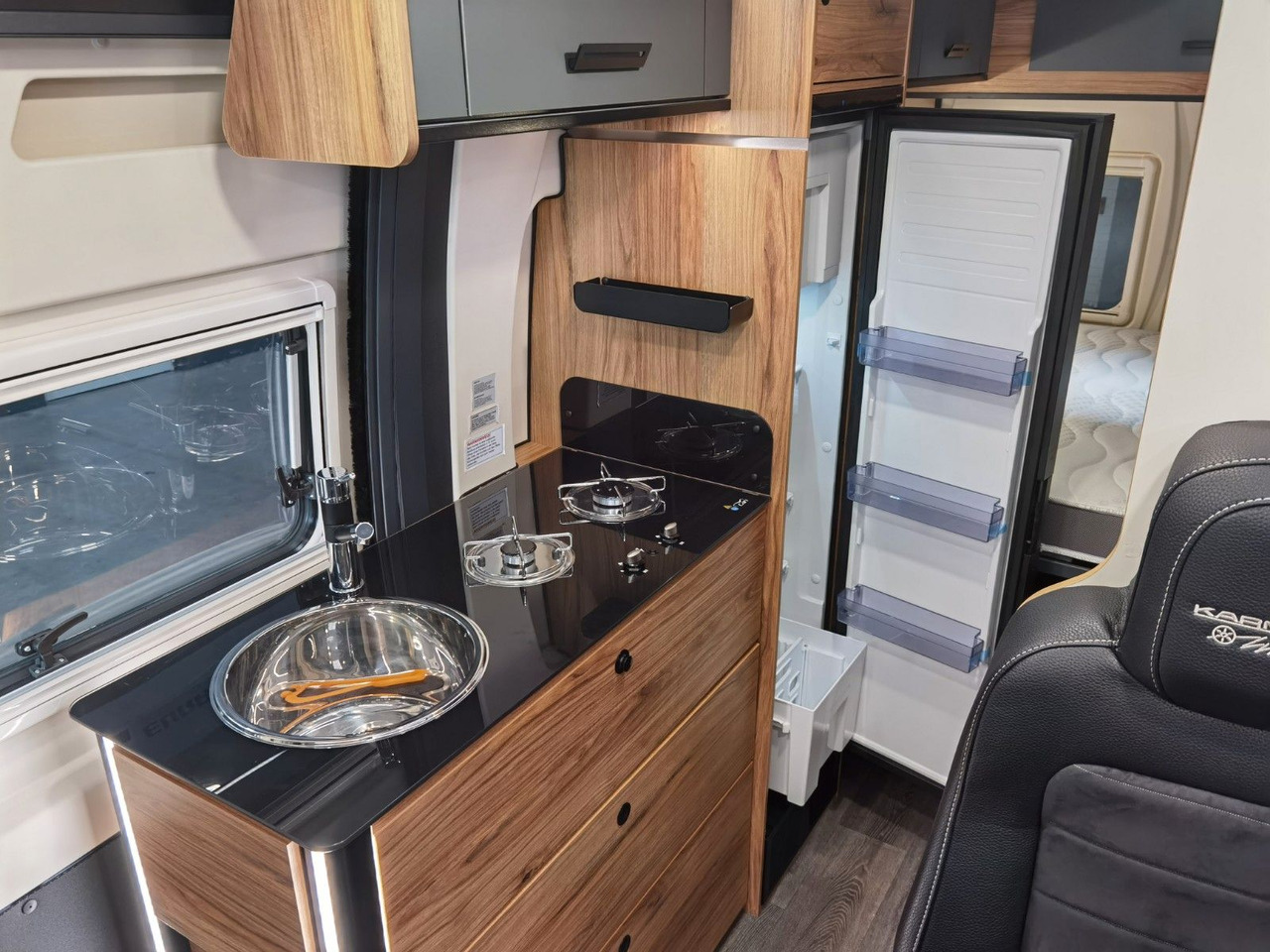 Karmann DEXTER 580 / MODELL 2026 / 8G.AUTOMATIK - Kempingautó: 5 kép. Karmann DEXTER 580 / MODELL 2026 / 8G.AUTOMATIK - Kempingautó: 5 kép.