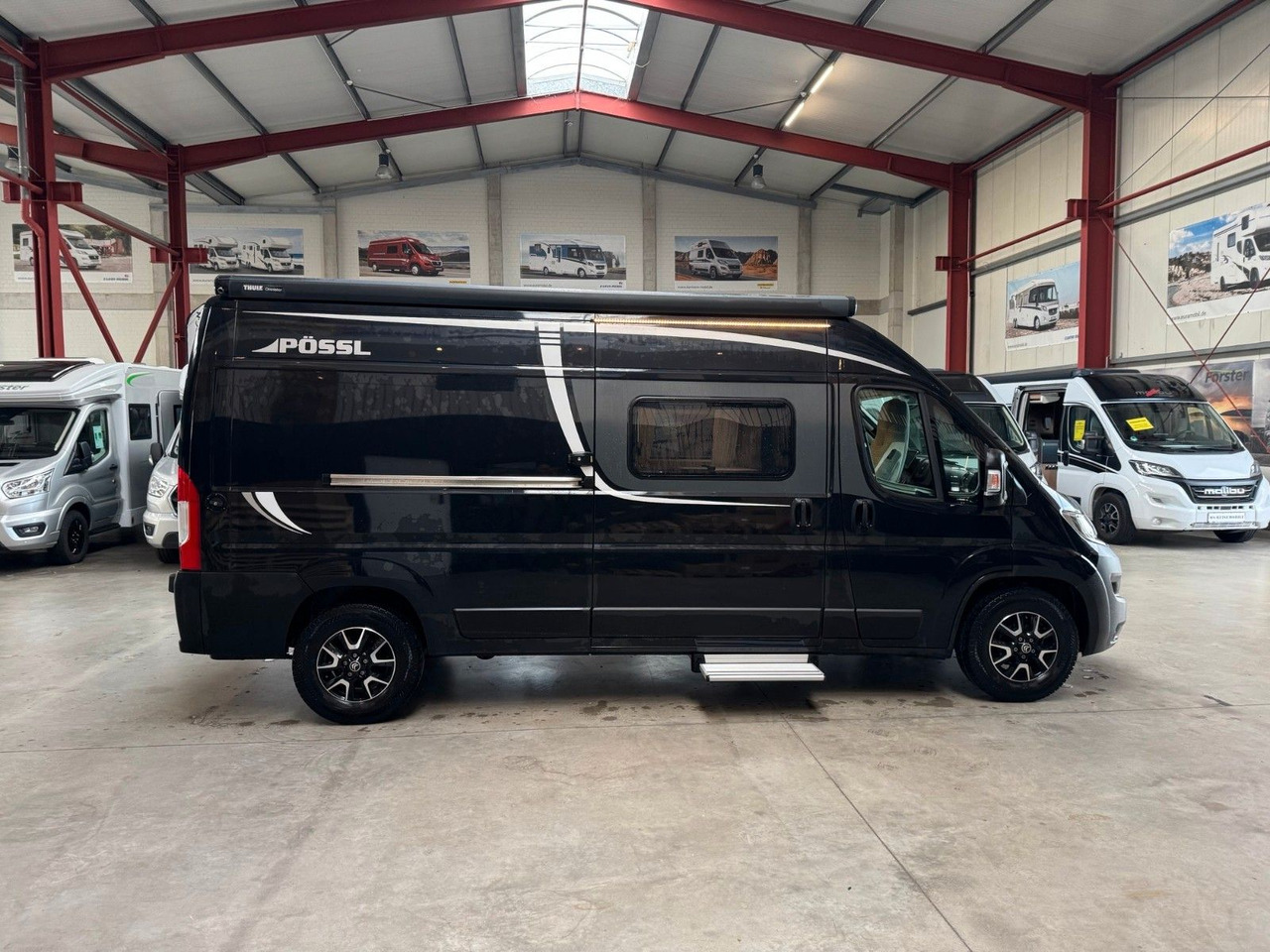 Pössl 2WIN R PLUS / 165PS / 1.HAND / AHK / NAVI / ALU. - Kempingautó: 5 kép. Pössl 2WIN R PLUS / 165PS / 1.HAND / AHK / NAVI / ALU. - Kempingautó: 5 kép.