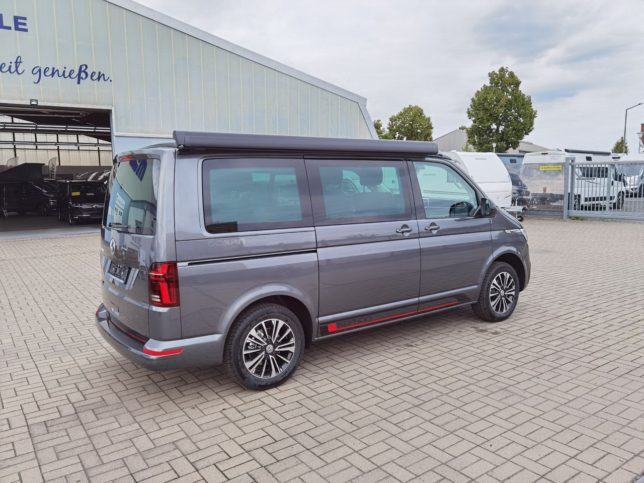 Volkswagen T6.1 CALIFORNIA OCEAN EDITION / DSG / ACC / NAVI - Kisbusz: 4 kép. Volkswagen T6.1 CALIFORNIA OCEAN EDITION / DSG / ACC / NAVI - Kisbusz: 4 kép.