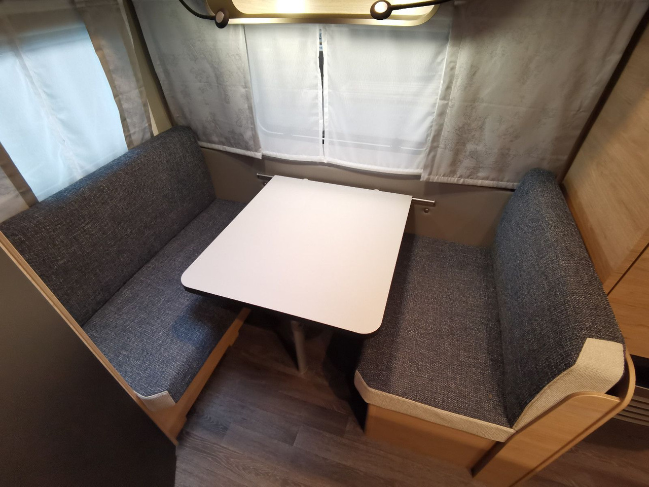 Lakókocsi Weinsberg CARAONE 390 QD / -2026 -/ 1350 KG: 14 kép. Lakókocsi Weinsberg CARAONE 390 QD / -2026 -/ 1350 KG: 14 kép.