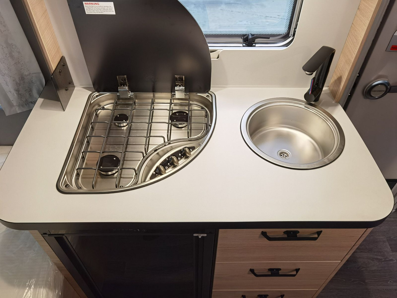 Lakókocsi Weinsberg CARAONE 390 QD / -2026 -/ 1350 KG: 18 kép. Lakókocsi Weinsberg CARAONE 390 QD / -2026 -/ 1350 KG: 18 kép.