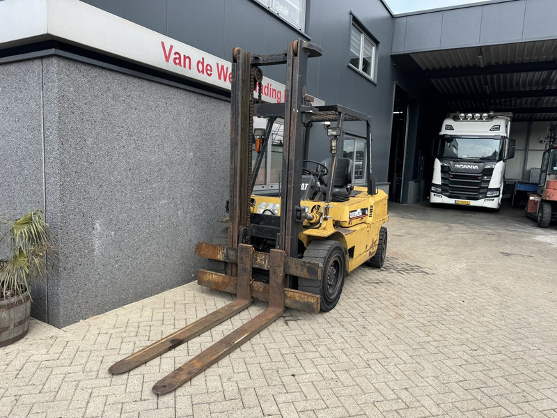 Caterpillar DP45 Duplo 370 3e Functie Mitsubishi Diesel - Dízel targonca: 3 kép. Caterpillar DP45 Duplo 370 3e Functie Mitsubishi Diesel - Dízel targonca: 3 kép.