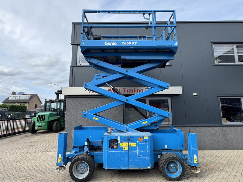 Genie GS 2669 RT Hoogwerker / Arbeitsbuhne 10mtr werkhoogte 4x4 kubota DIESEL 2013 - Ollós emelő: 5 kép. Genie GS 2669 RT Hoogwerker / Arbeitsbuhne 10mtr werkhoogte 4x4 kubota DIESEL 2013 - Ollós emelő: 5 kép.