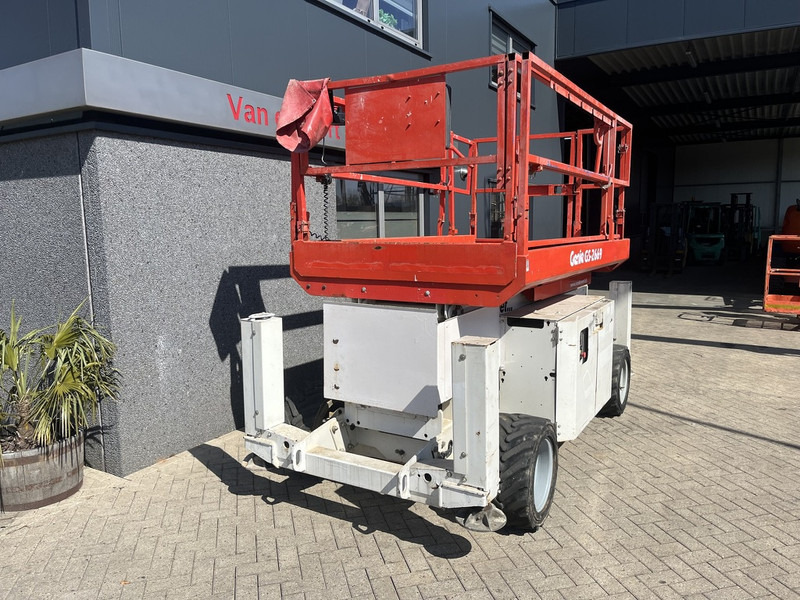 Genie GS 2669 RT Hoogwerker / arbeitsbuhne - Ollós emelő: 3 kép. Genie GS 2669 RT Hoogwerker / arbeitsbuhne - Ollós emelő: 3 kép.