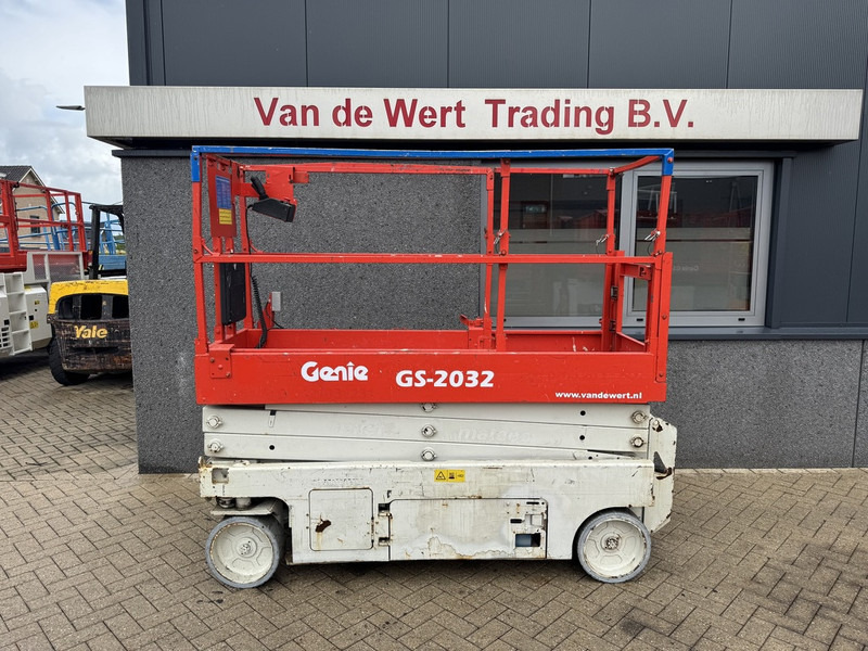 Genie GS2032 schaarlift schaar hoogwerker 2013 uur 8mtr werkhoogte - Ollós emelő: 1 kép. Genie GS2032 schaarlift schaar hoogwerker 2013 uur 8mtr werkhoogte - Ollós emelő: 1 kép.