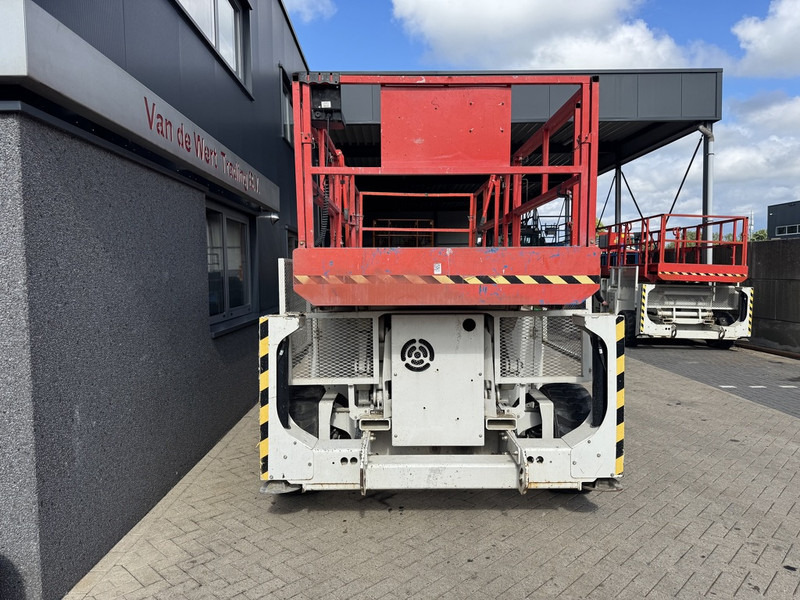 Genie Genie GS 3390 RT Schaarhoogwerker / Scissor Lift / Arbeitsbuhne 12mtr werkhoogte 4x4 Deutz DIESEL 2014 - Ollós emelő: 2 kép. Genie Genie GS 3390 RT Schaarhoogwerker / Scissor Lift / Arbeitsbuhne 12mtr werkhoogte 4x4 Deutz DIESEL 2014 - Ollós emelő: 2 kép.