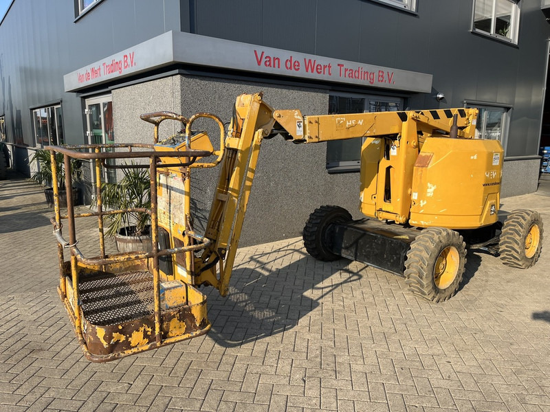 Genie Z-34/22 Knikarmhoogwerker 12.5M werkhoogte 4X4 Kubota Diesel 2002 - Személyemelő: 2 kép. Genie Z-34/22 Knikarmhoogwerker 12.5M werkhoogte 4X4 Kubota Diesel 2002 - Személyemelő: 2 kép.