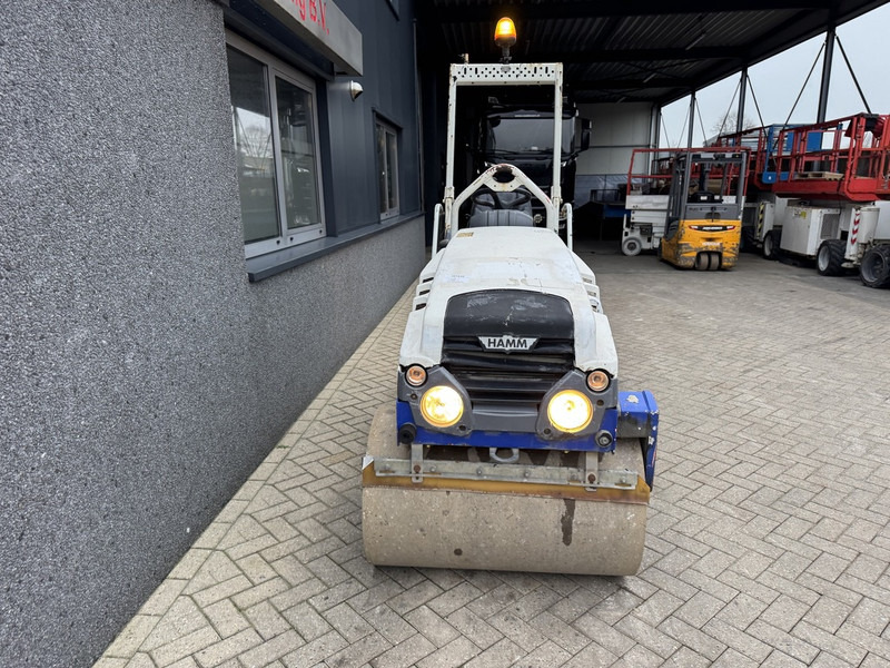 Hamm HD 10 VV Trilwals / Road Roller / Tandemwalze 2014 Kubota Diesel - Henger: 4 kép. Hamm HD 10 VV Trilwals / Road Roller / Tandemwalze 2014 Kubota Diesel - Henger: 4 kép.