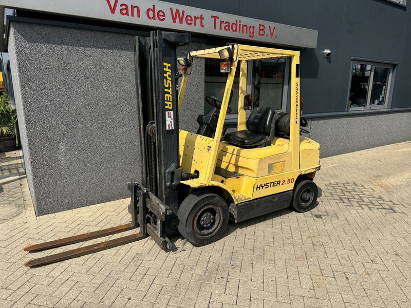 Hyster H2.50XM Triplo 470 Freelift / Sideshift LPG 1995 - Gázüzemű targonca: 2 kép. Hyster H2.50XM Triplo 470 Freelift / Sideshift LPG 1995 - Gázüzemű targonca: 2 kép.