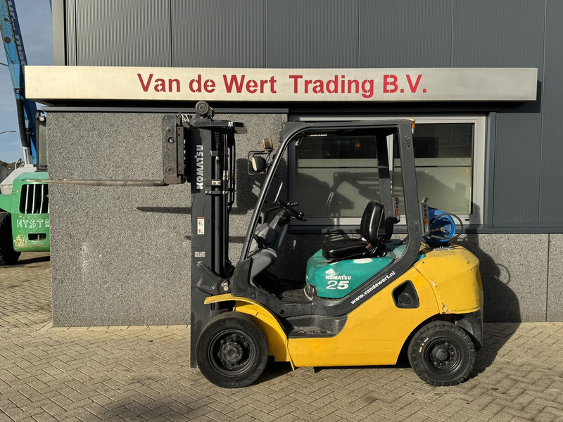 Komatsu FG25HT-16R Triplo 470 Freelift / Sideshift / Vorkversteller LPG 2008 - Gázüzemű targonca: 5 kép. Komatsu FG25HT-16R Triplo 470 Freelift / Sideshift / Vorkversteller LPG 2008 - Gázüzemű targonca: 5 kép.