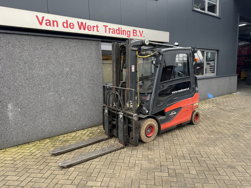 Linde E 25 L - Elektromos targonca: 3 kép. Linde E 25 L - Elektromos targonca: 3 kép.