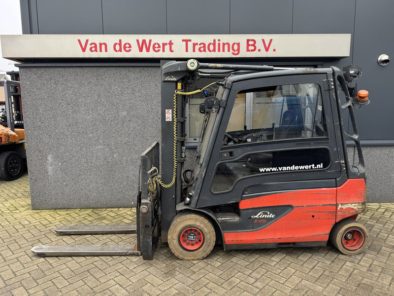 Linde E 25 L - Elektromos targonca: 1 kép. Linde E 25 L - Elektromos targonca: 1 kép.