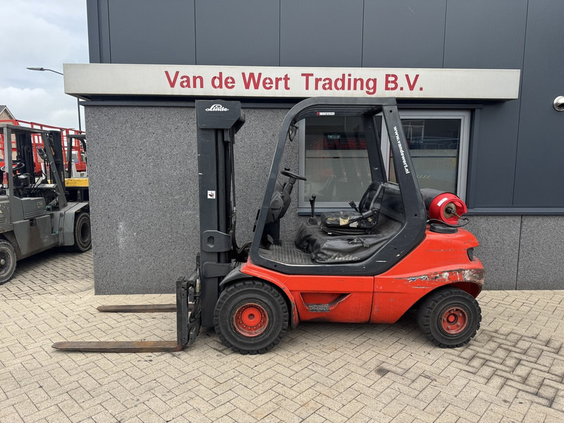 Linde H30T-03 Triplo 475 Freelift/Sideshift/4e functie LPG 1998 - Gázüzemű targonca: 1 kép. Linde H30T-03 Triplo 475 Freelift/Sideshift/4e functie LPG 1998 - Gázüzemű targonca: 1 kép.