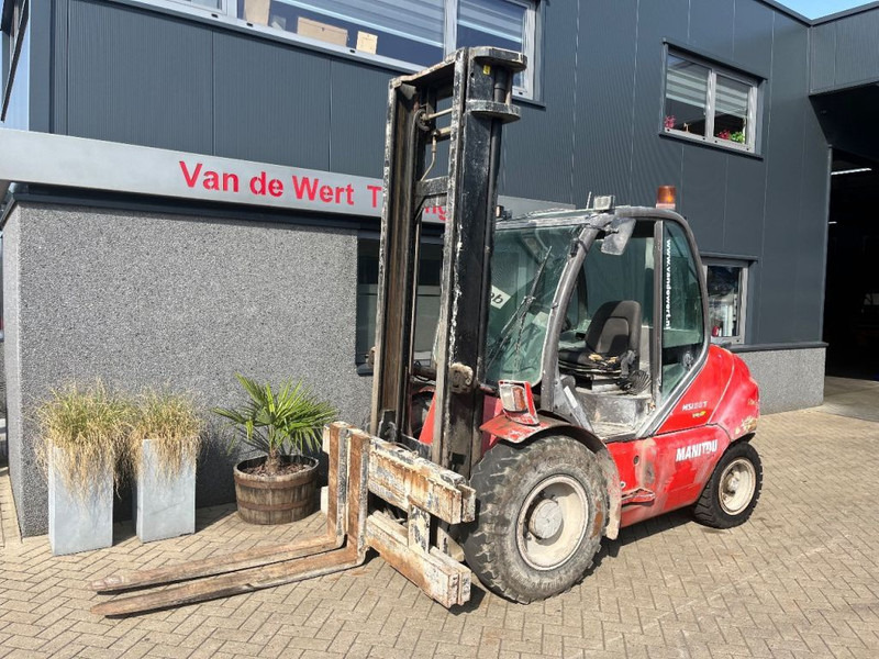 Manitou MSI50T MSI 50T duplo450 SIDESHIFT LUCHTBANDEN 2015 - Dízel targonca: 3 kép. Manitou MSI50T MSI 50T duplo450 SIDESHIFT LUCHTBANDEN 2015 - Dízel targonca: 3 kép.