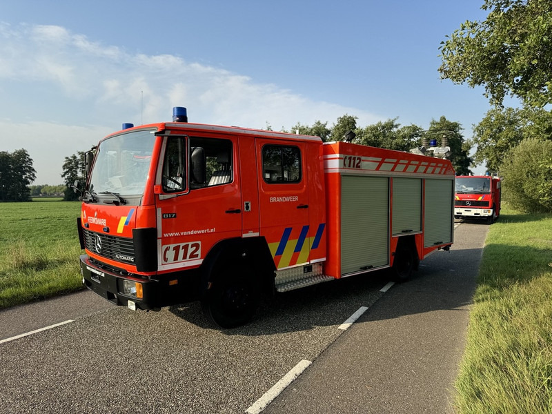 Mercedes-Benz 817 - Tűzoltóautó: 4 kép. Mercedes-Benz 817 - Tűzoltóautó: 4 kép.