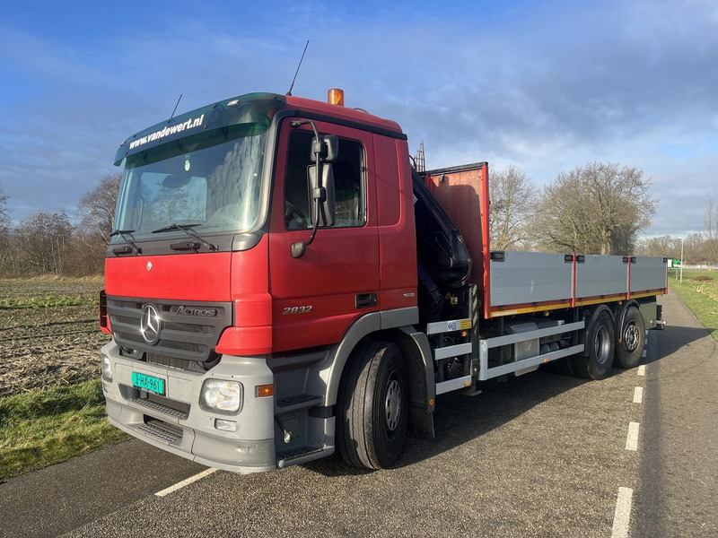 Mercedes-Benz ACTROS 2832 - MKG HKL140 - automaat - EURO5 -lift/stuur as - 600dkm - 2006 - Platós teherautó, Darus autó: 3 kép. Mercedes-Benz ACTROS 2832 - MKG HKL140 - automaat - EURO5 -lift/stuur as - 600dkm - 2006 - Platós teherautó, Darus autó: 3 kép.