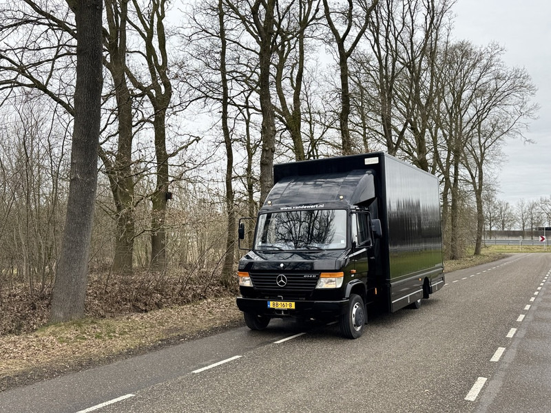 Mercedes-Benz vario 814 D - Dobozos felépítményű teherautó: 1 kép. Mercedes-Benz vario 814 D - Dobozos felépítményű teherautó: 1 kép.