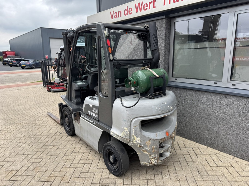 Nissan UD02A25PQ Triplo 475 Freelift/Sideshift LPG 2005 - Gázüzemű targonca: 5 kép. Nissan UD02A25PQ Triplo 475 Freelift/Sideshift LPG 2005 - Gázüzemű targonca: 5 kép.