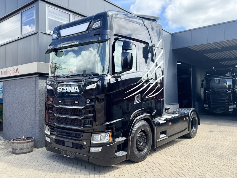 Scania S520 V8 4x2 Full Air - Automaat - Retarder - Euro 6 - I Park Cool - 2018 - TUV 02-2026 - Nyergesvontató: 1 kép. Scania S520 V8 4x2 Full Air - Automaat - Retarder - Euro 6 - I Park Cool - 2018 - TUV 02-2026 - Nyergesvontató: 1 kép.