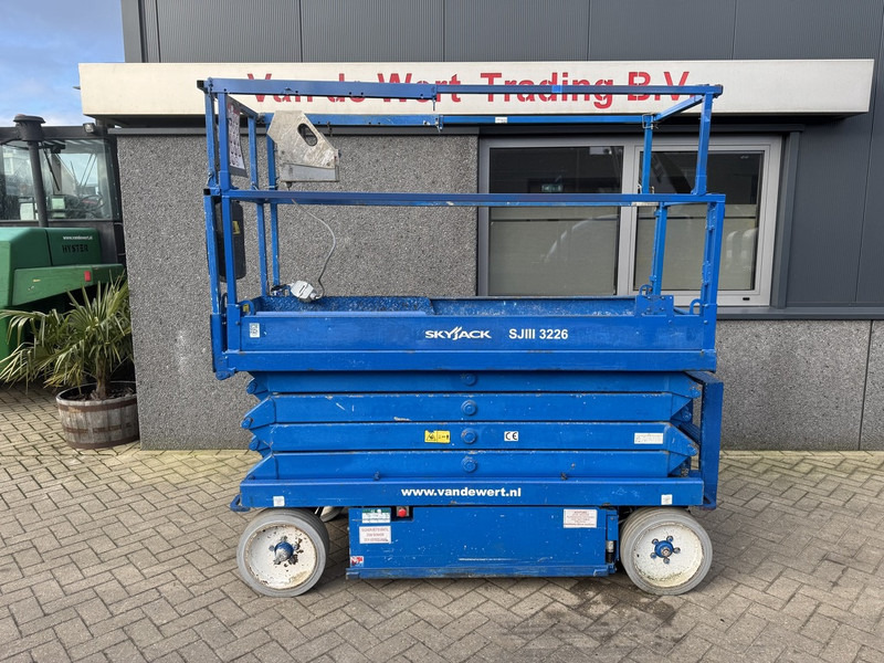 Skyjack SJ 3226 - Ollós emelő: 1 kép. Skyjack SJ 3226 - Ollós emelő: 1 kép.