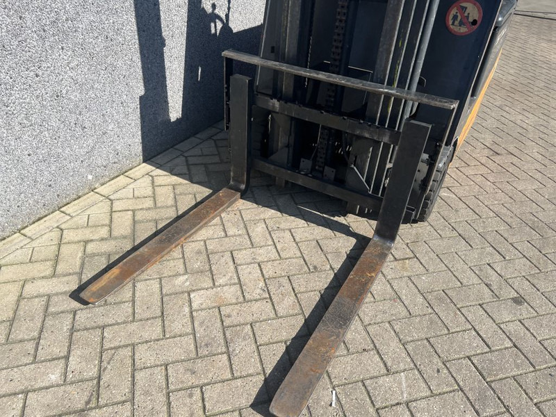 Still Heftruck Still R60-16 Triplo 490 Freelift Elektrisch 2000 - Elektromos targonca: 5 kép. Still Heftruck Still R60-16 Triplo 490 Freelift Elektrisch 2000 - Elektromos targonca: 5 kép.