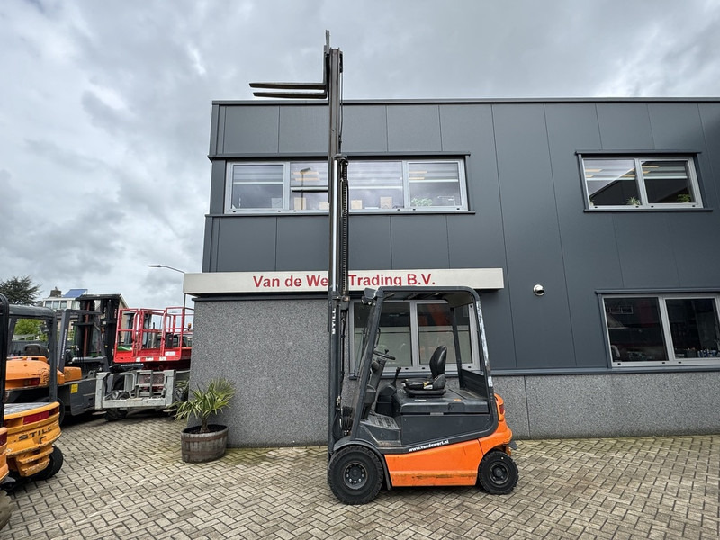 Still R60-25 Triplo 510 Freelift/3e functie elektrisch 2001 accu 2016 - Elektromos targonca: 5 kép. Still R60-25 Triplo 510 Freelift/3e functie elektrisch 2001 accu 2016 - Elektromos targonca: 5 kép.