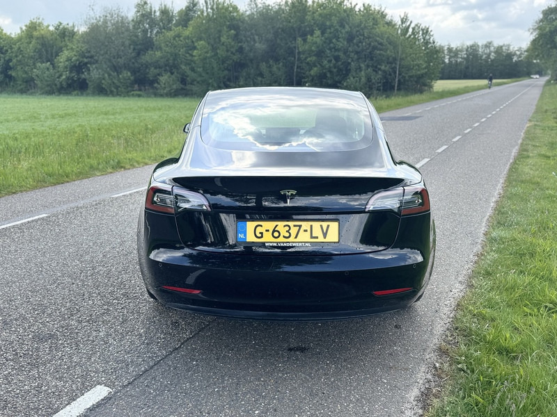 Tesla Model 3 - Autó: 5 kép. Tesla Model 3 - Autó: 5 kép.